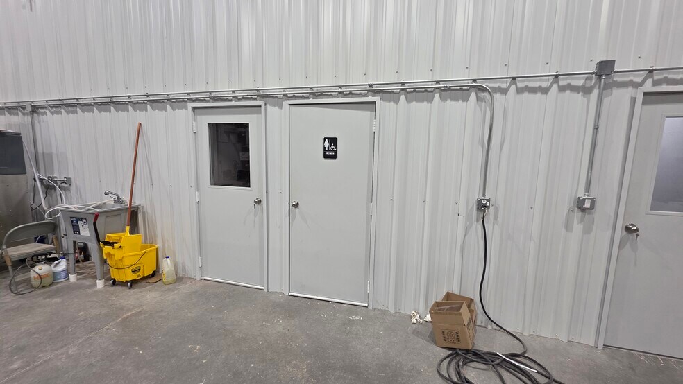 More Photos Of 3609 S County 1232 Rd, Midland Warehouse For Lease