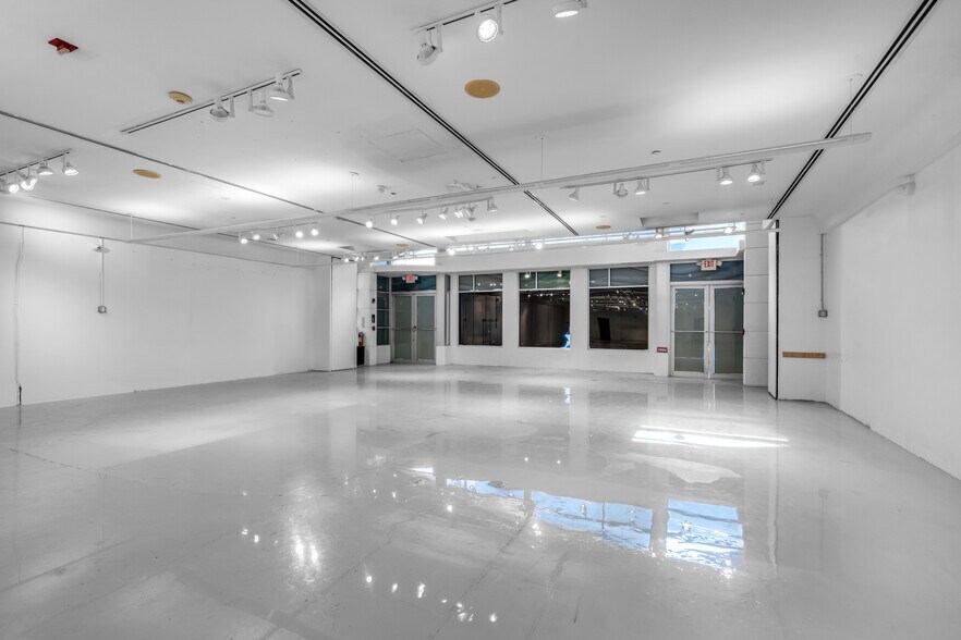 More Photos Of 721 Collins Ave, Miami Beach Storefront For Sale