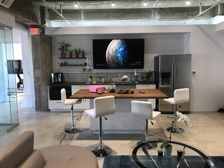 More Photos Of 742-748 S Hill St, Los Angeles Loft Creative Space For Lease