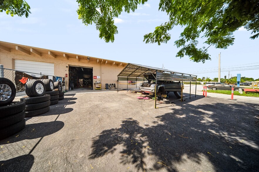 More Photos Of 2422 N Military Trl, West Palm Beach Warehouse For Sale