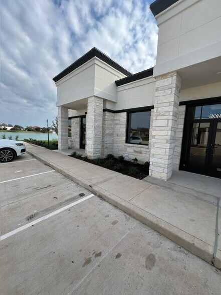 More Photos Of 5501 Cabrera Dr, Sugar Land Unknown For Lease