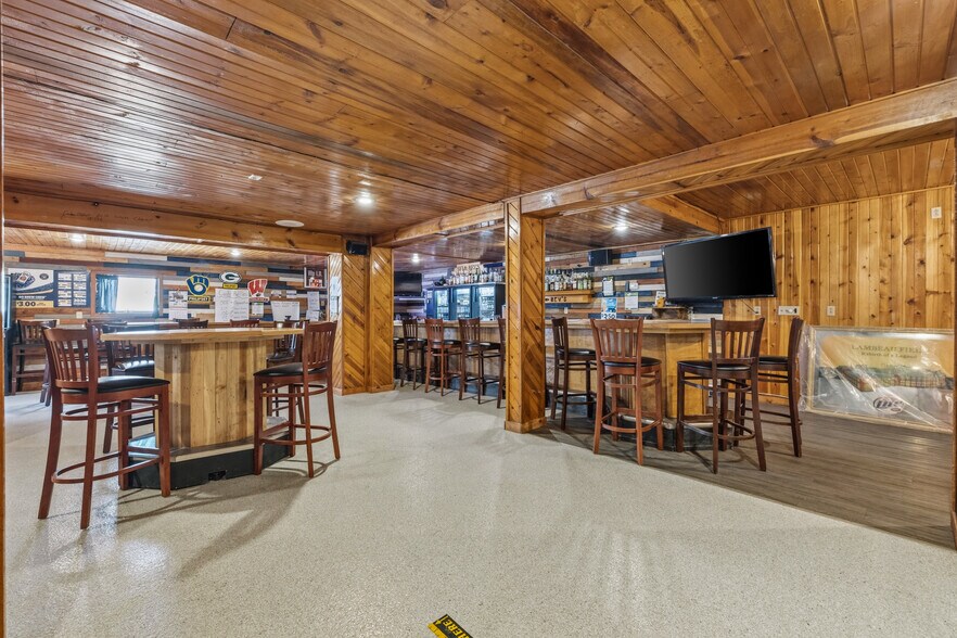 More Photos Of 504 Milwaukee St, Lomira Flex For Sale