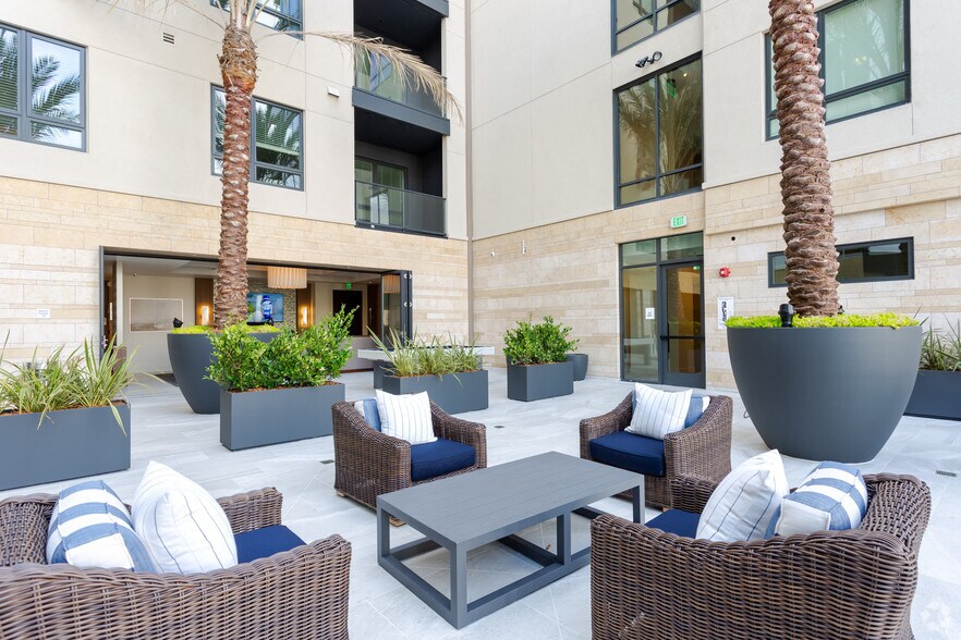 More Photos Of 2450 Valdez St, Oakland Apartments For Lease