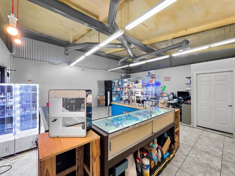 More Photos Of 1220 Highway 124, Winnie Service Station For Sale