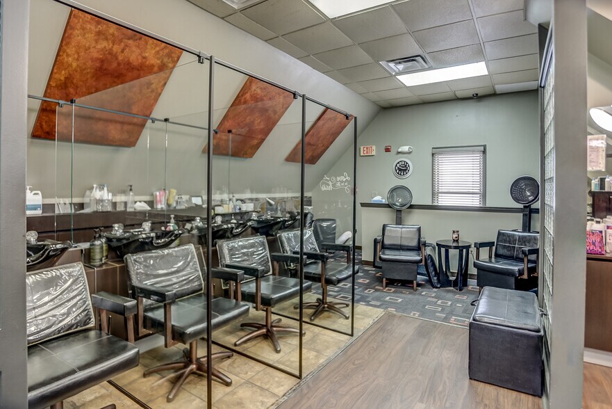 More Photos Of 1086 W Rex Rd, Memphis Freestanding For Sale