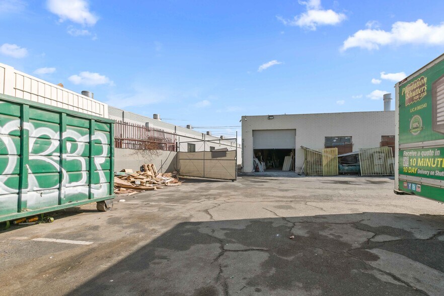 More Photos Of 8115 Lankershim Blvd, North Hollywood Warehouse For Lease