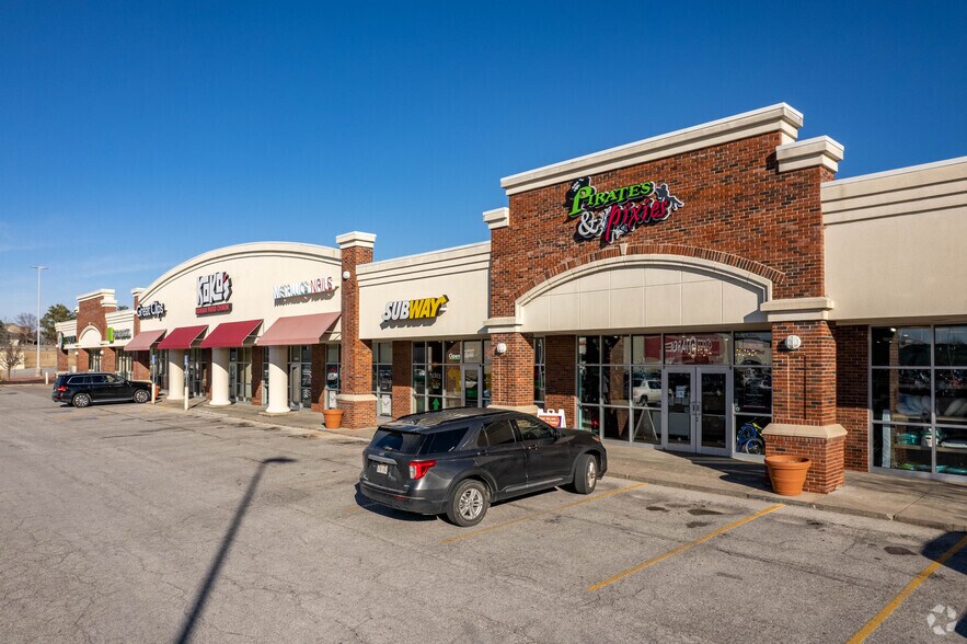 More Photos Of 2551-2587 S 177th Plz, Omaha Storefront Retail Office For Lease