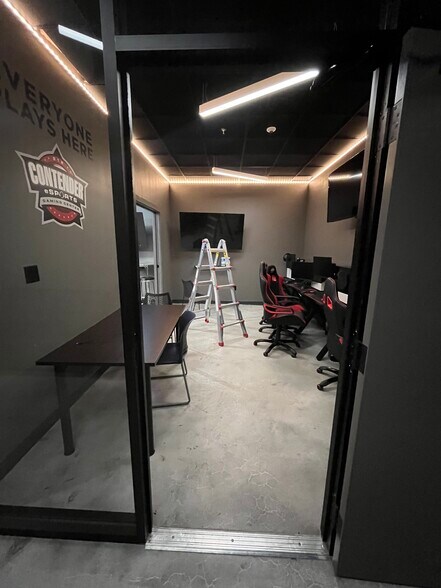 More Photos Of 527 Mary Esther Blvd, Fort Walton Beach Storefront For Lease