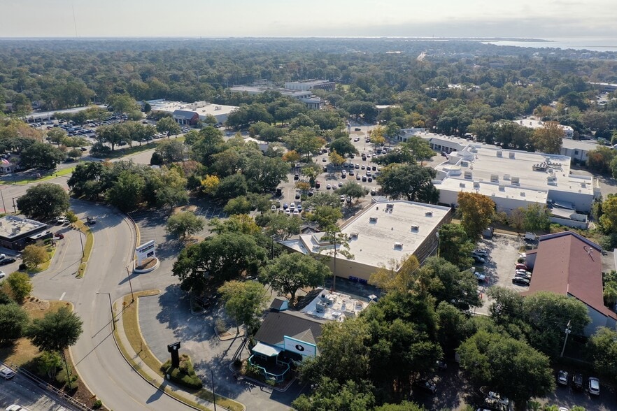 More Photos Of 341 Johnnie Dodds Blvd, Mount Pleasant Restaurant For Sale