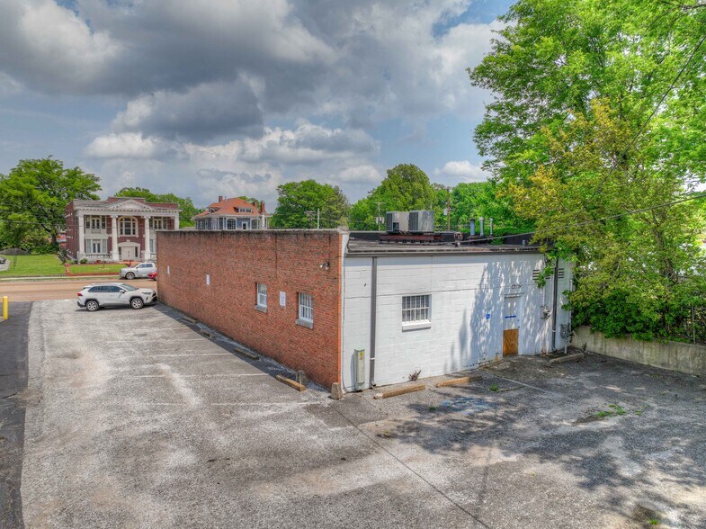 More Photos Of 1461 Madison Ave, Memphis Freestanding For Sale