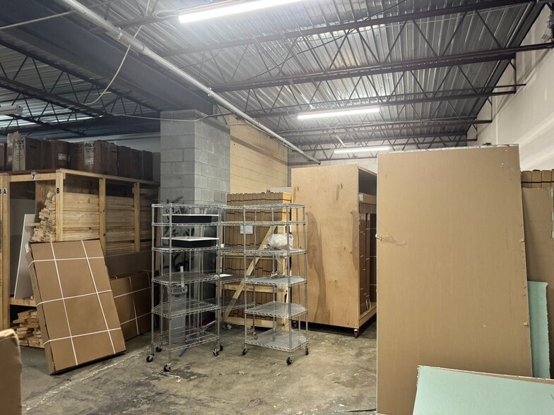 More Photos Of 5037 Cleveland St, Virginia Beach Flex For Lease