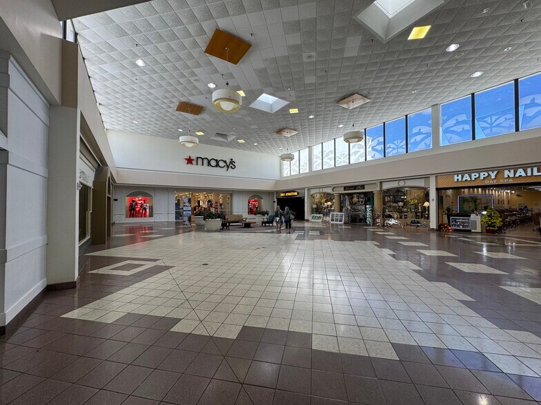 More Photos Of 777 E Merritt Island Cswy, Merritt Island Unknown For Lease