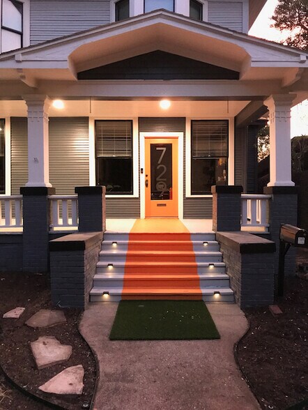 More Photos Of 729 N Bishop Ave, Dallas Office For Lease