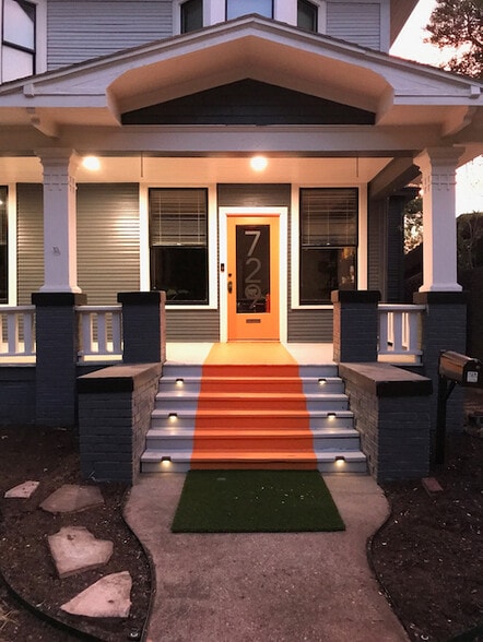 More Photos Of 729 N Bishop Ave, Dallas Office For Sale