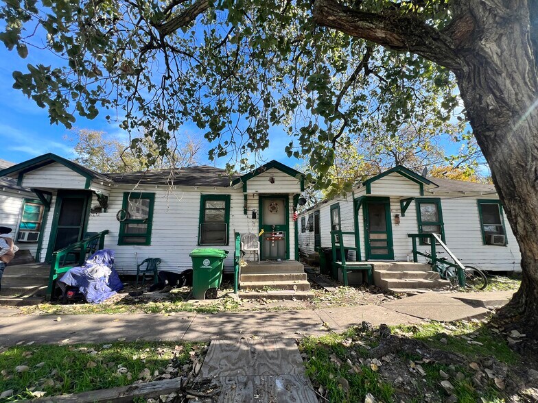 Primary Photo Of 2601 Lucinda St, Houston Apartments For Sale