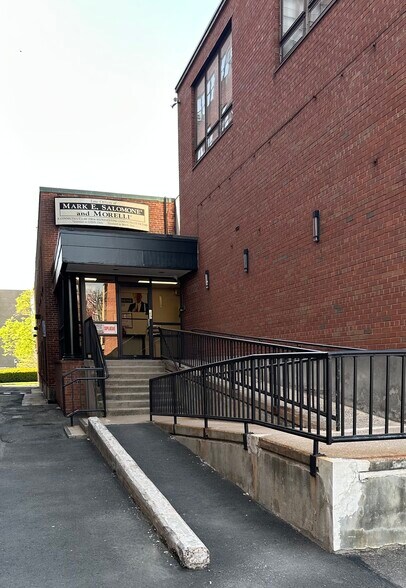 More Photos Of 98-100 Farmington Ave, Hartford Office For Lease