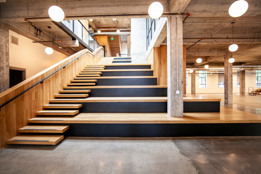 More Photos Of 827 NE Oregon St, Portland Unknown For Lease