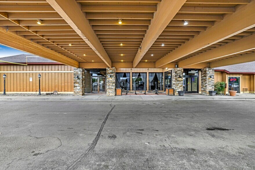 More Photos Of 1351 Blue Lakes N Blvd, Twin Falls Storefront Retail Office For Lease