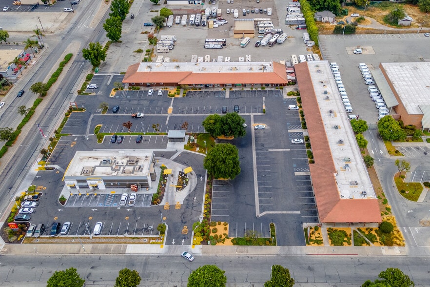 More Photos Of 191 San Felipe Rd, Hollister Unknown For Lease