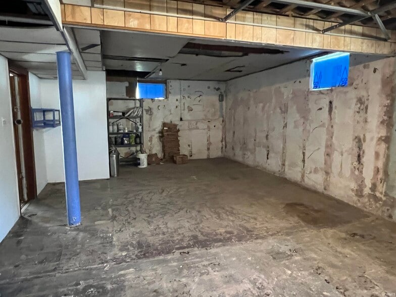 More Photos Of 1435 S Armstrong St, Kokomo Specialty For Sale