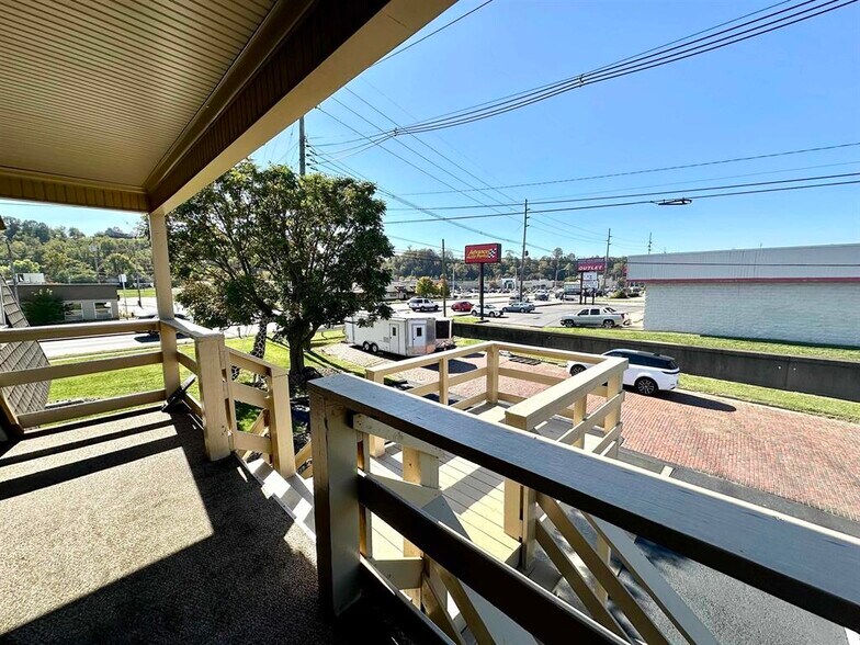 More Photos Of 701 Winchester Ave, Ashland Office For Sale