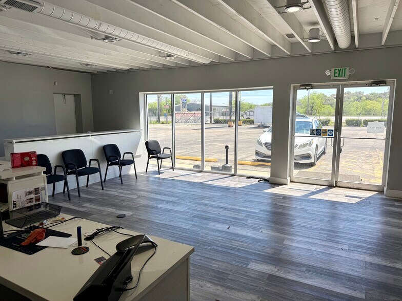 More Photos Of 10219 Culebra Rd, San Antonio Auto Repair For Lease
