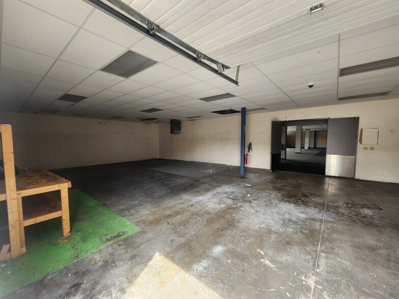 More Photos Of 508 W Main St, Meriden Storefront For Lease