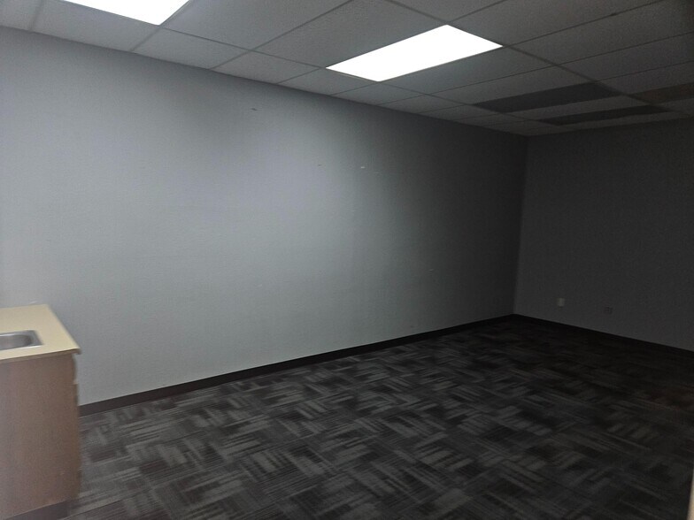 More Photos Of 16027-16029 SE McLoughlin blvd, Milwaukie Freestanding For Lease
