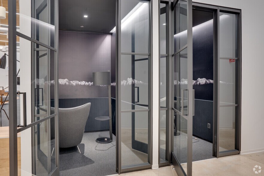 More Photos Of 200 W Adams St, Chicago Office For Lease