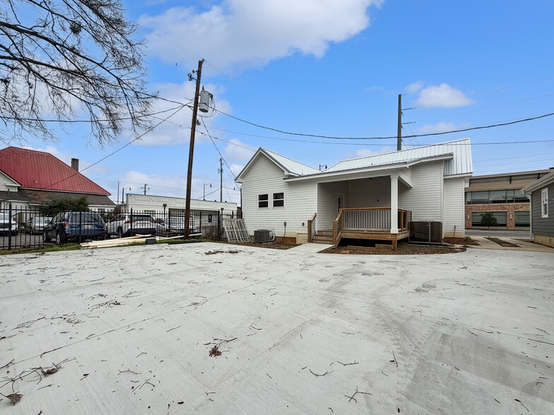 More Photos Of 514 Lurleen B Wallace Blvd, Tuscaloosa Office For Lease