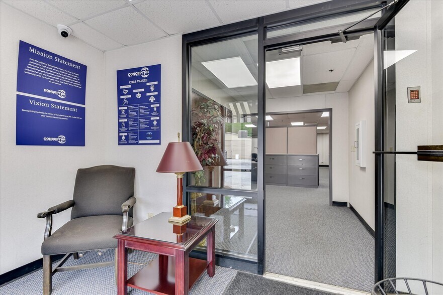 More Photos Of 1089 Augusta Rd, Warrenville Office For Lease