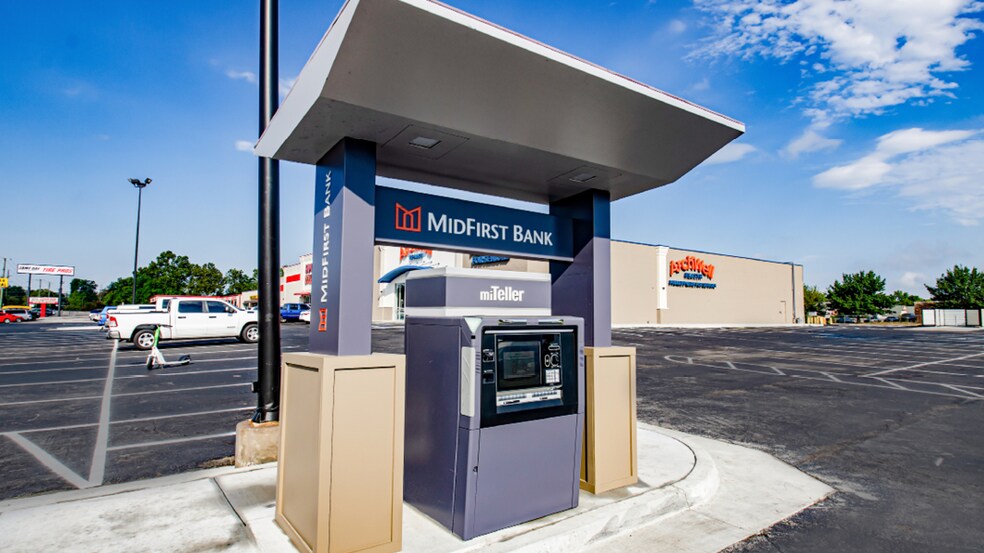 More Photos Of 2235 E 61st St, Tulsa Storefront For Sale