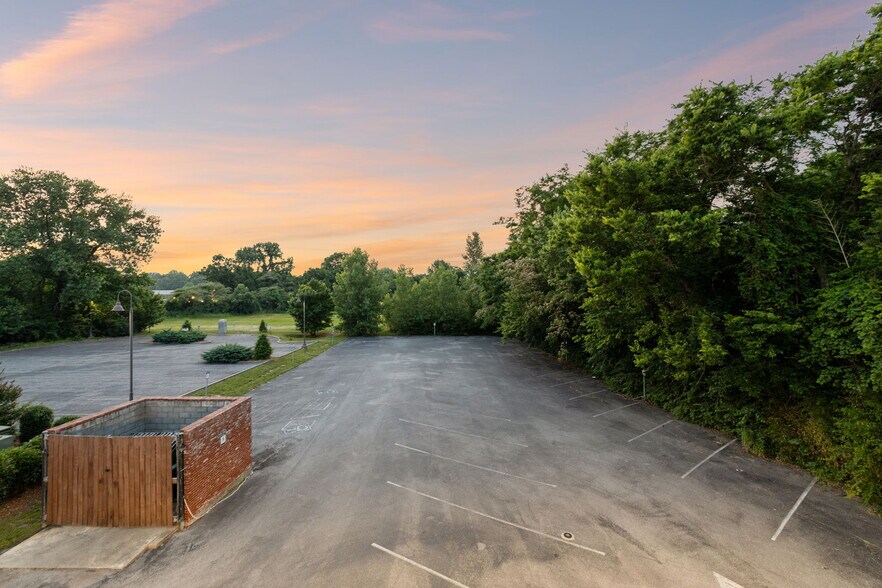 More Photos Of 108 Bridge St, Franklin Storefront For Sale