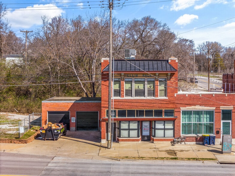 More Photos Of 2510 E 85th St, Kansas City Flex For Sale