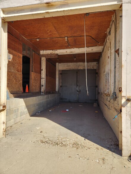 More Photos Of 360 W Commercial Ave, El Centro Warehouse For Lease