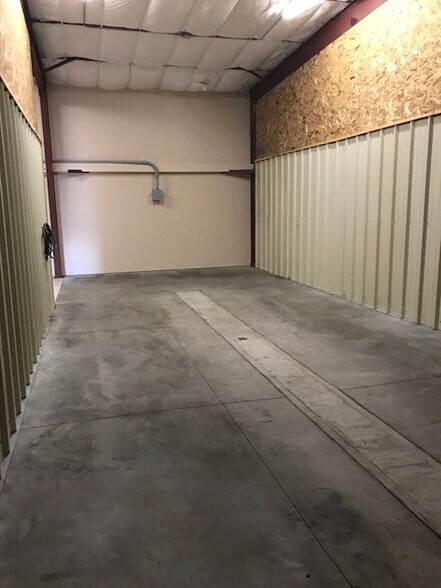 More Photos Of 320 Denny Ct, Montrose Self Storage For Sale