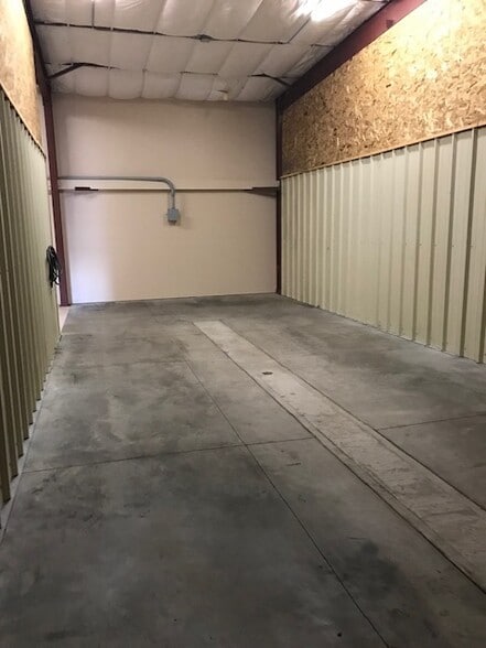 More Photos Of 320 Denny Ct, Montrose Self Storage For Sale