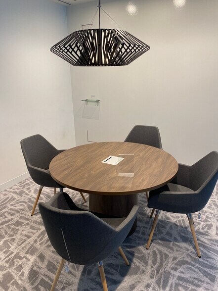 More Photos Of 700 Quaker Ln, Warwick Office For Lease