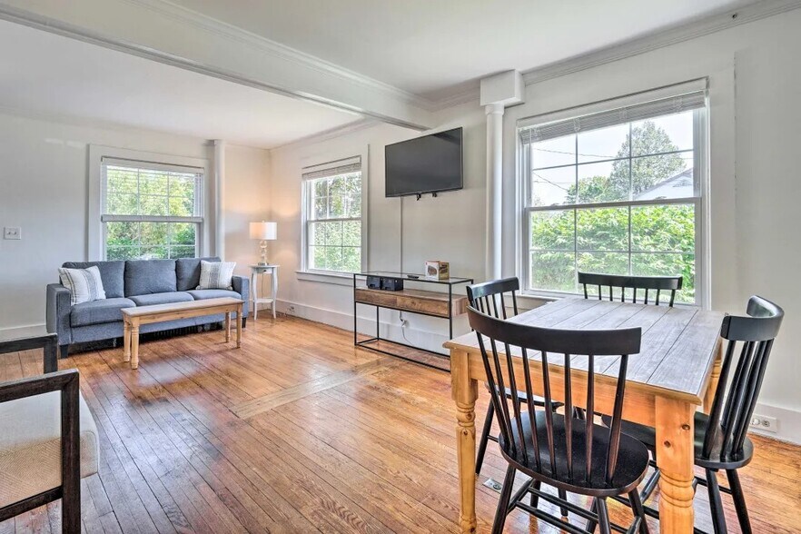 More Photos Of 77 Canada St, Lake George General Retail For Sale