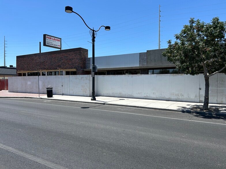 More Photos Of 826-830 S Main St, Las Vegas Storefront For Lease
