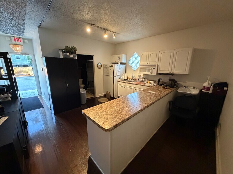 More Photos Of 2001 W Kennedy Blvd, Tampa Office For Sale