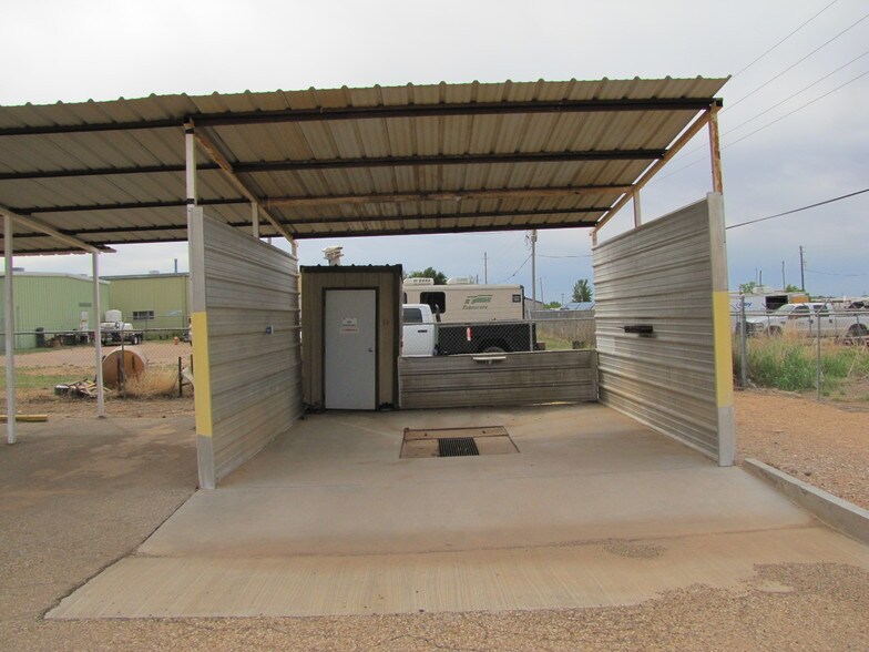 More Photos Of 2006 Kings Hwy, Snyder Service For Sale