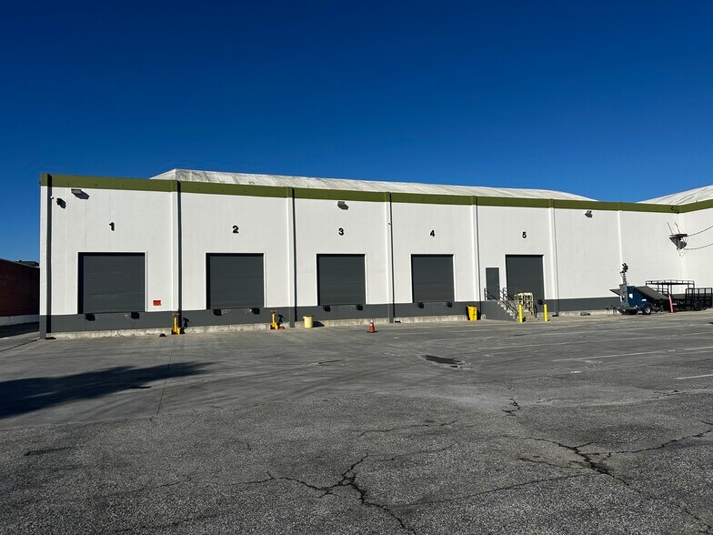 More Photos Of 14611 S Broadway, Gardena Manufacturing For Lease