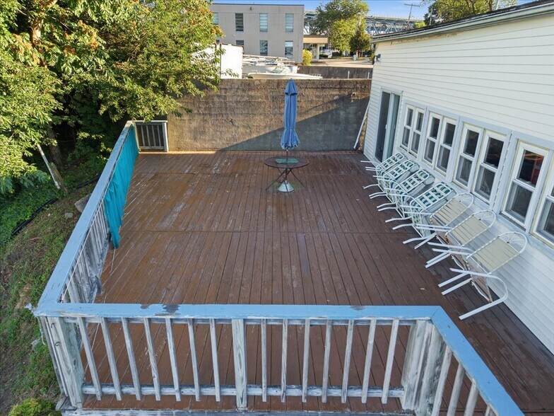 More Photos Of 53 Thames St, Groton Marina For Sale