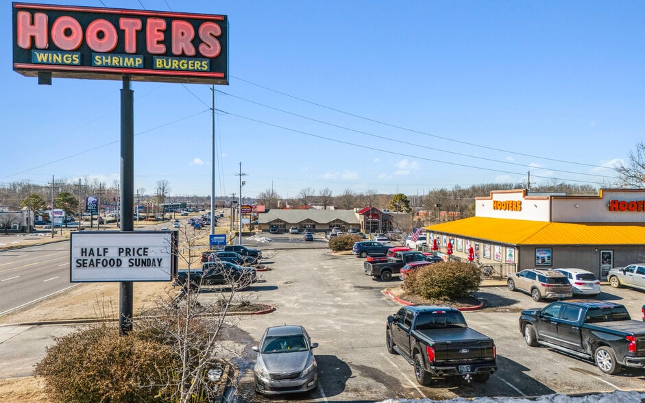 More Photos Of 982 Goodman Rd W, Horn Lake Restaurant For Sale