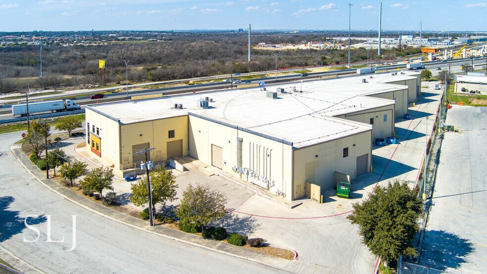 More Photos Of 4404-4420 N Interstate 35, San Antonio Showroom For Sale