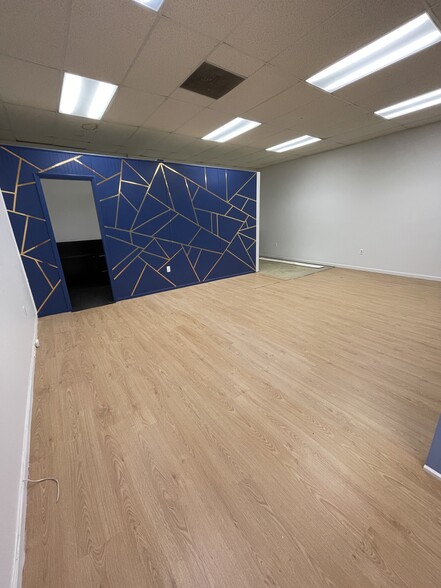 More Photos Of 702 Chastain Blvd W, Glencoe Warehouse For Lease