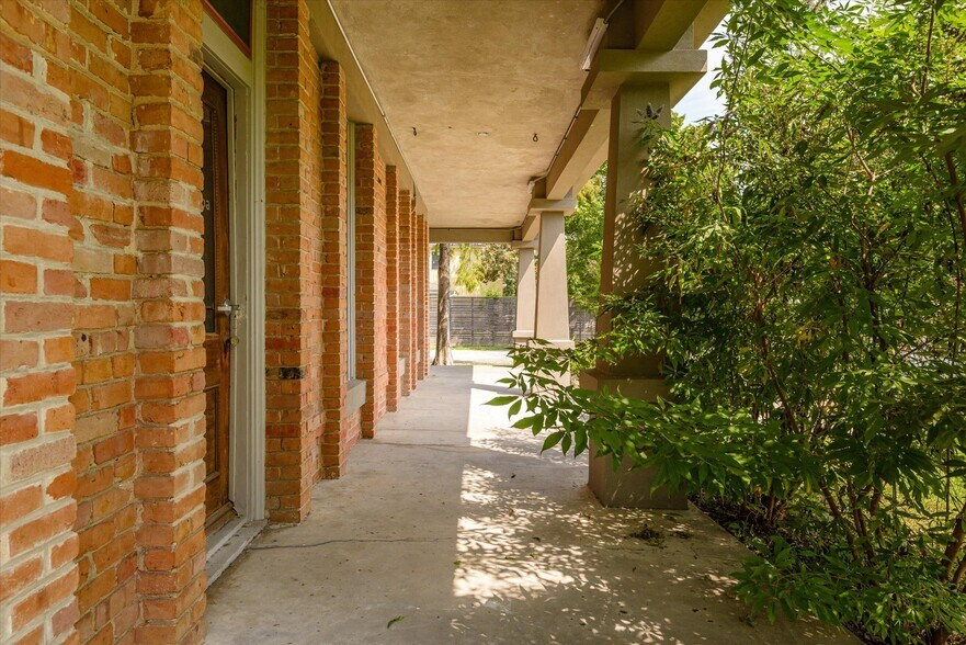 More Photos Of 119 E 20th St, Houston Office Residential For Sale