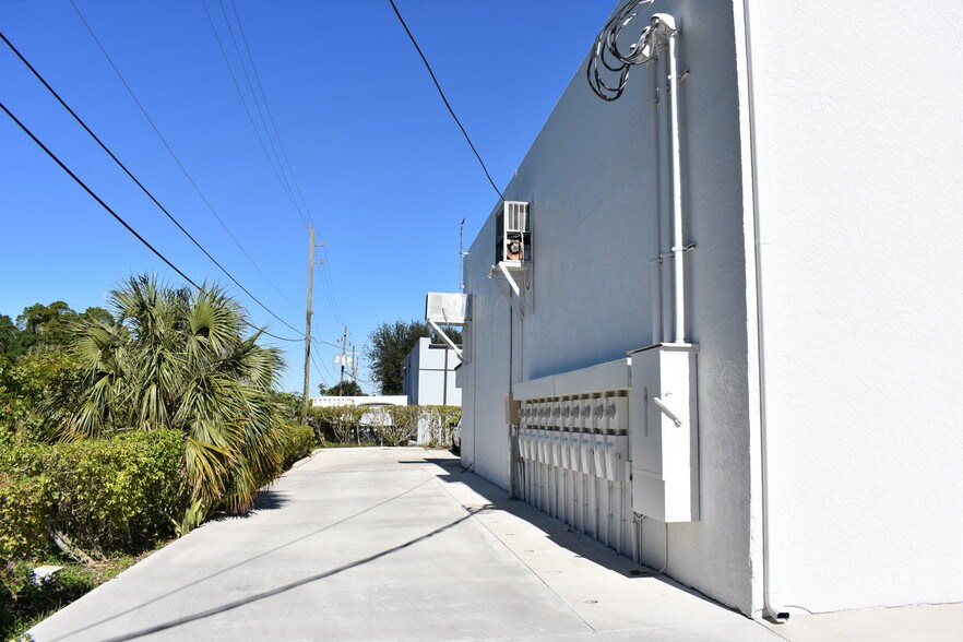 More Photos Of 3599 23rd Ave S, Lake Worth Light Distribution For Lease