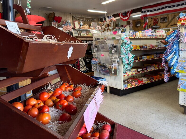 More Photos Of 577 Main St, Ferndale General Retail For Sale